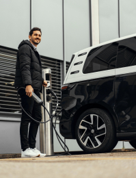 Tesla Cybertruck с обновленным дизайном замечен на тестовой трассе